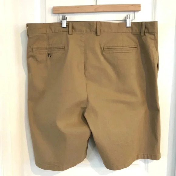Old Navy Ultimate Slim Built in Flex Shorts - Picture 4 of 7